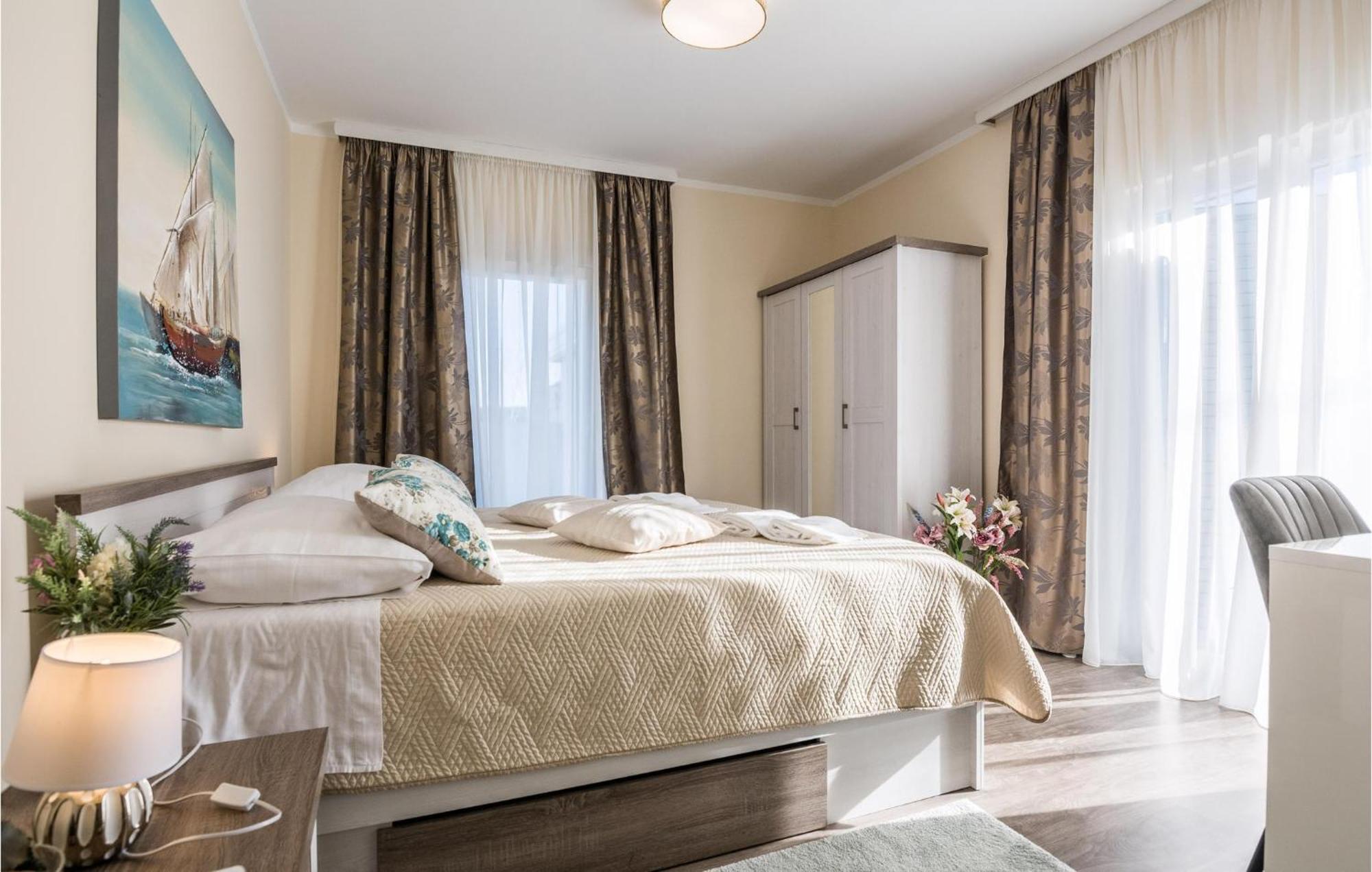 Beautiful Home In Privlaka With Wifi Экстерьер фото